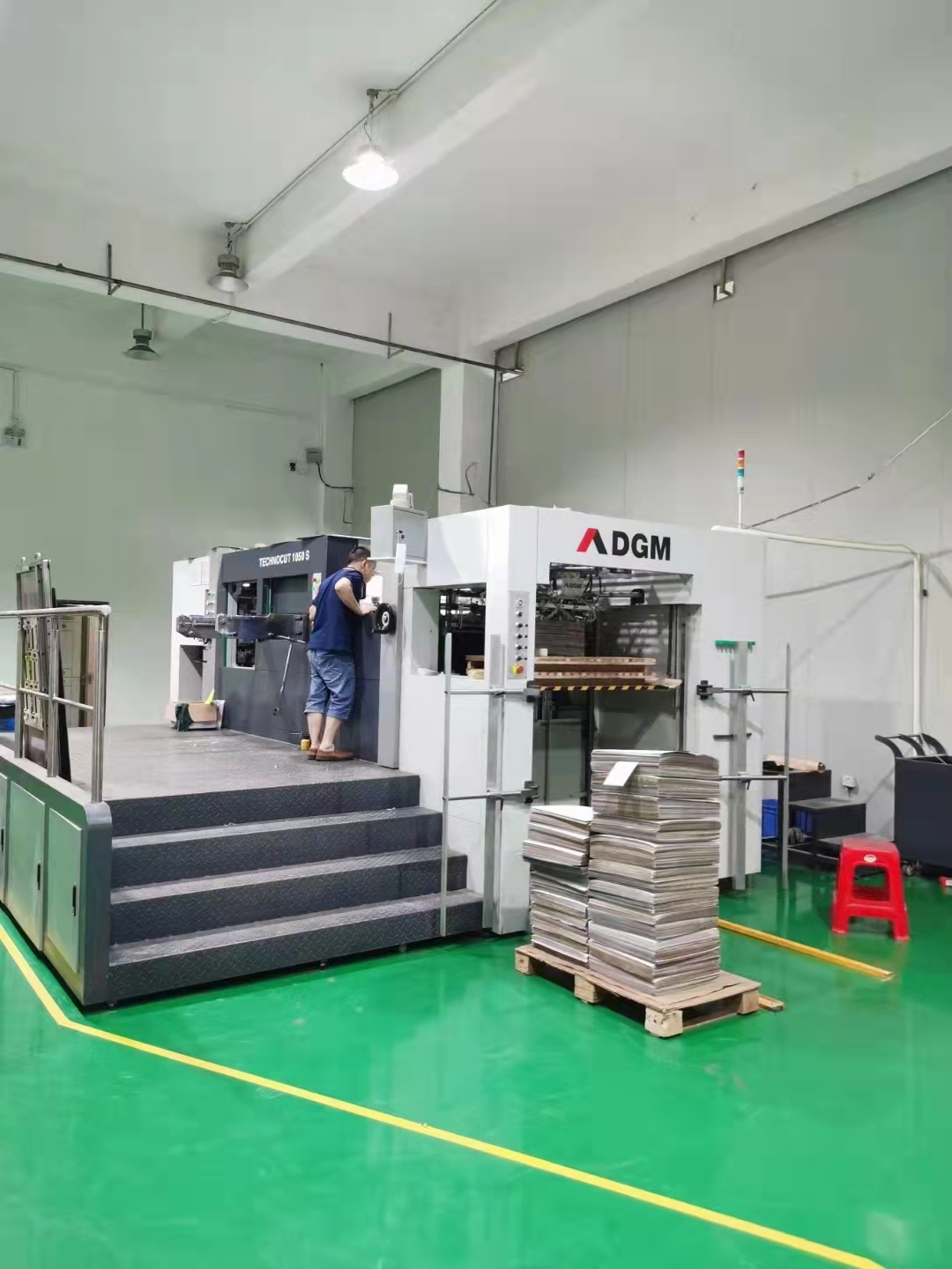 做一(yi)本惠州畫冊印刷(shua)如何與設計公司(sī)相同呢？