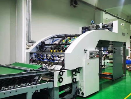 包裝盒(he)常用的(de)幾種材(cai)料和其(qi)特點介(jiè)紹